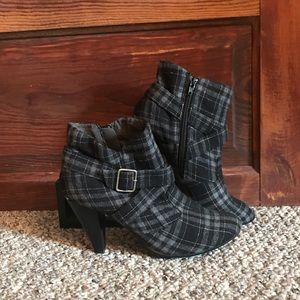 Diba brand Plaid Booties - size 8.5